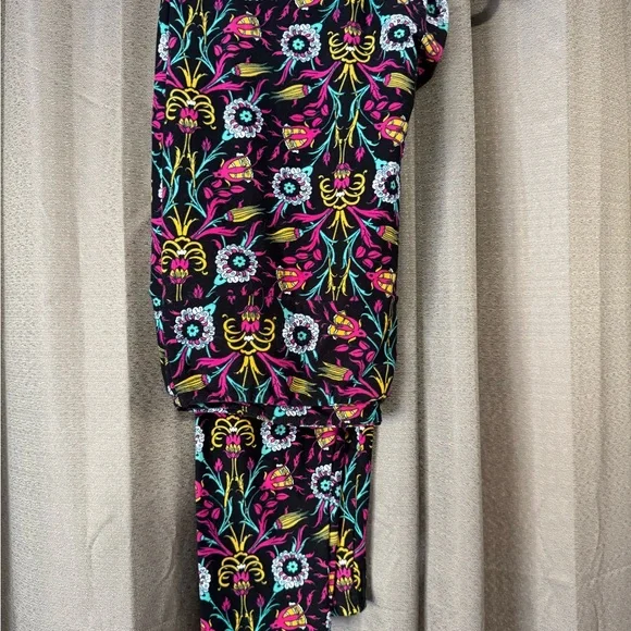 LuLaRoe TC Soft Black Floral Leggings - Picture 1 of 3